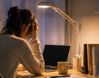 臨床検査技師が「このままでいいのかな」と感じる瞬間｜働き方を見直したくなるタイミングを整理
