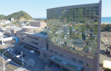 臨床検査技師／生化学・心電図・脳波など幅広い検査を担当／土日祝休み・年休125日＠日南市